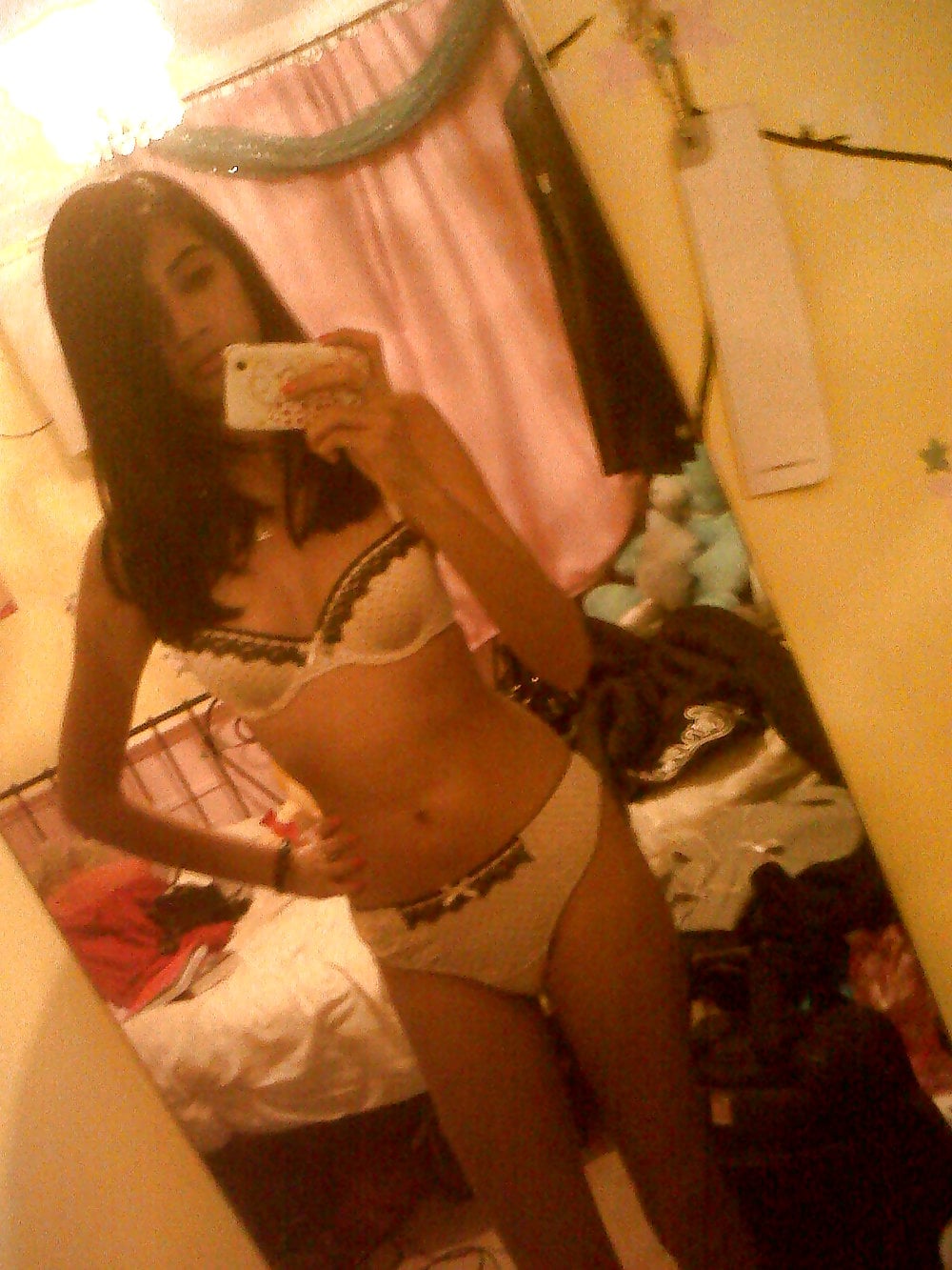 Beautiful Teen Girls Click Sexy Selfies For Their Boyfriends