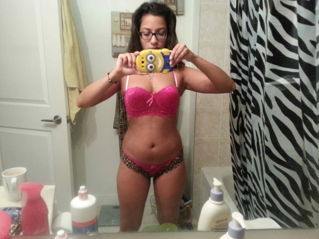 Beautiful Teen Girls Click Sexy Selfies For Their Boyfriends