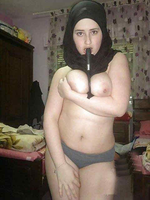 Beautiful teen girls get naked and seduce their boyfriend's