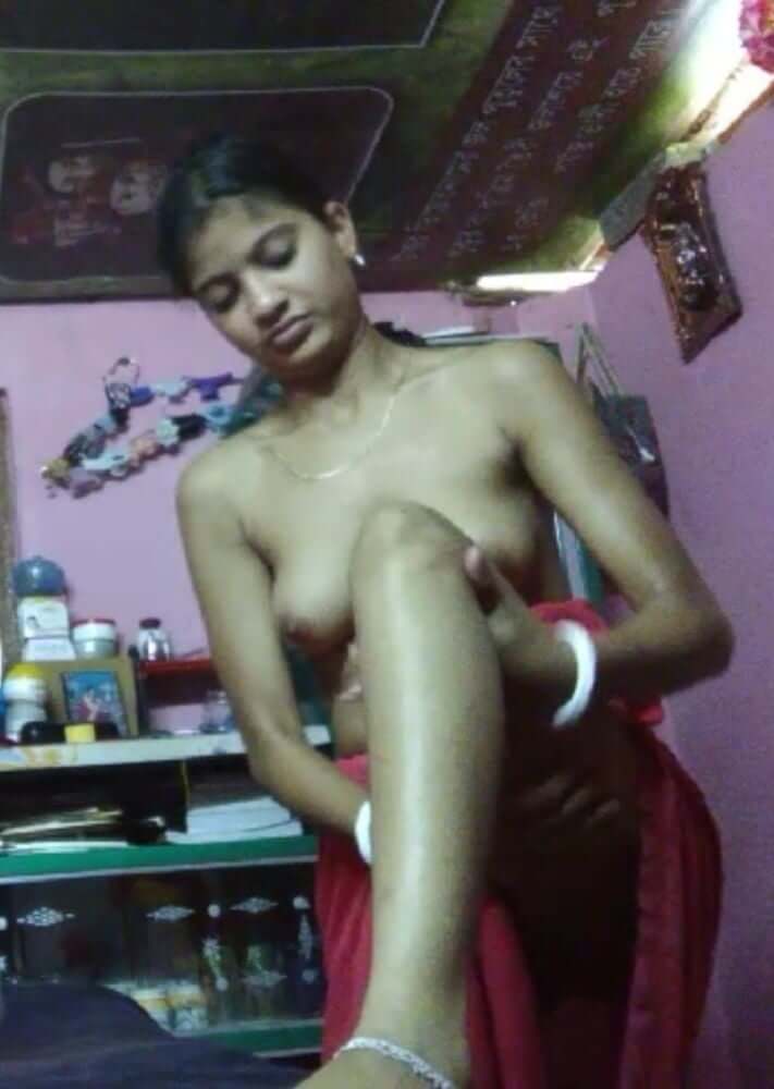 Indian girl nude selfies waiting for your cum tribute