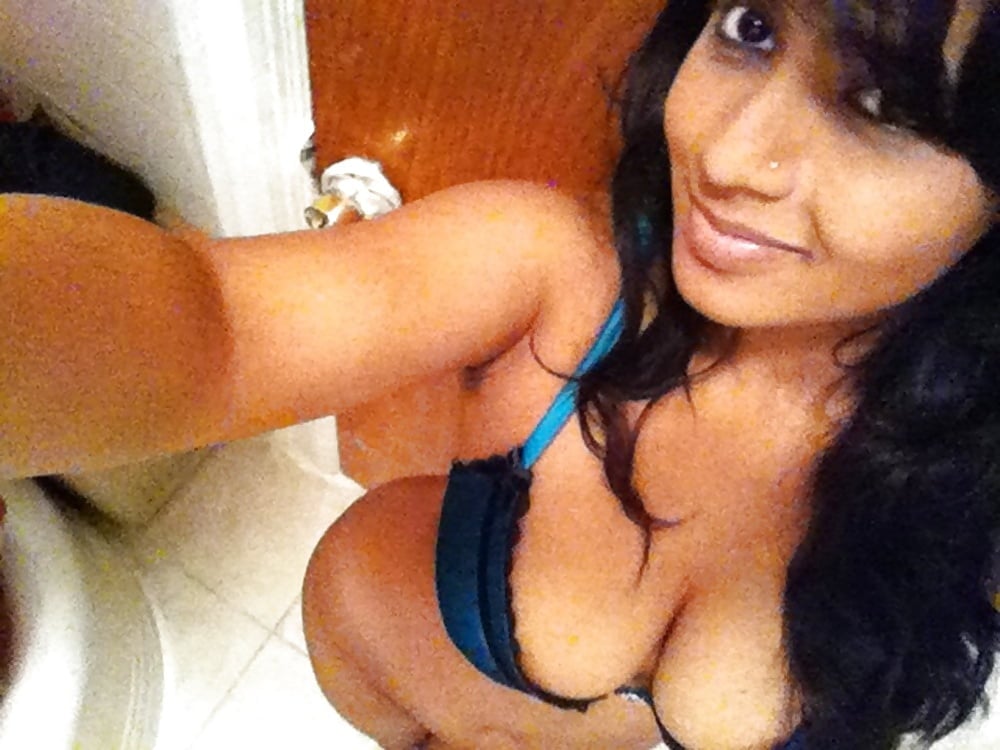 Busty Desi Teen selfie naked pictures looking exotic