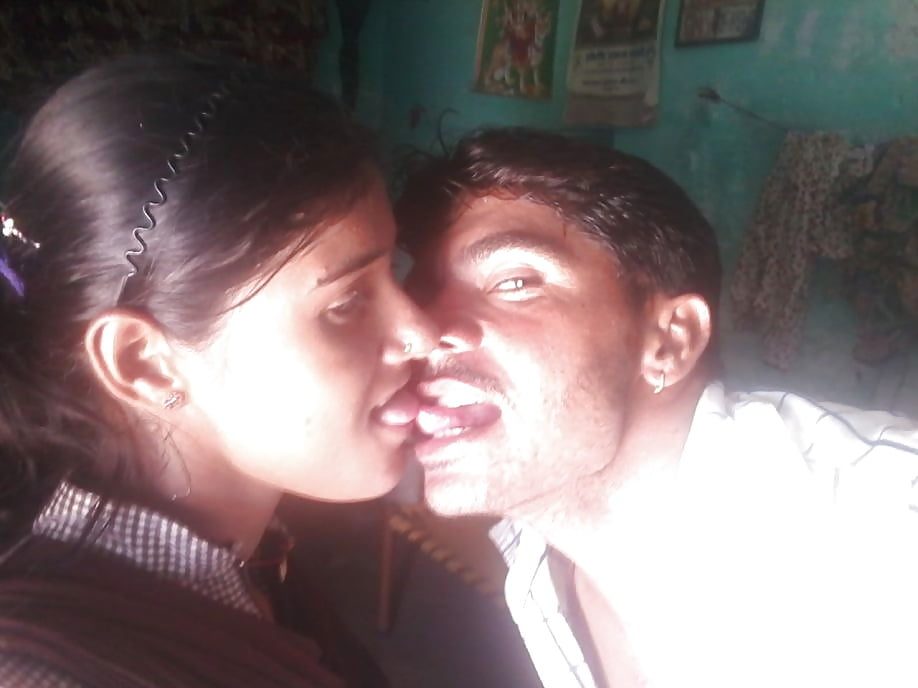 Teen girl exposed by her lover during their lonely time