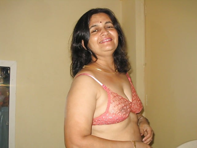 Exclusive Indian aunty sex pics