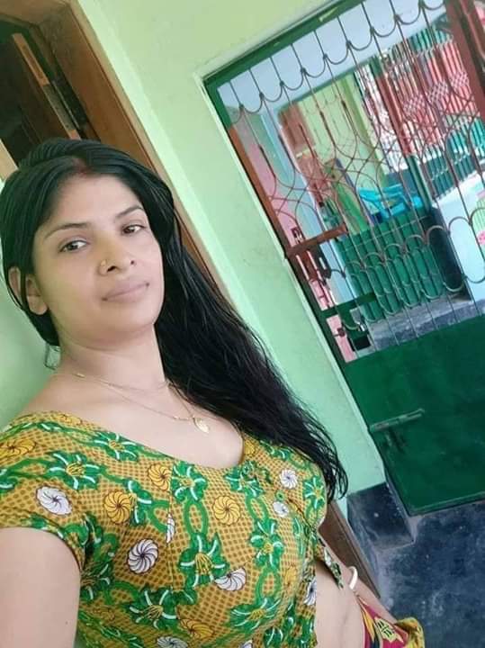 Bengali bhabhi nude pics shared on net by her secret lover