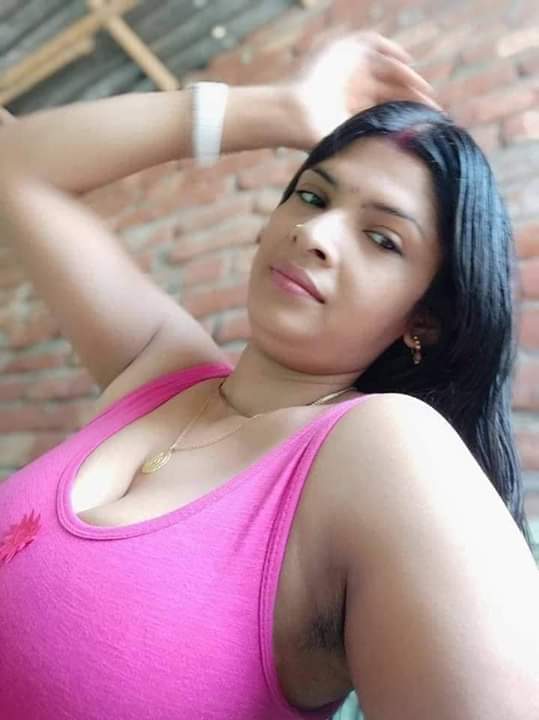 Bengali bhabhi nude pics shared on net by her secret lover