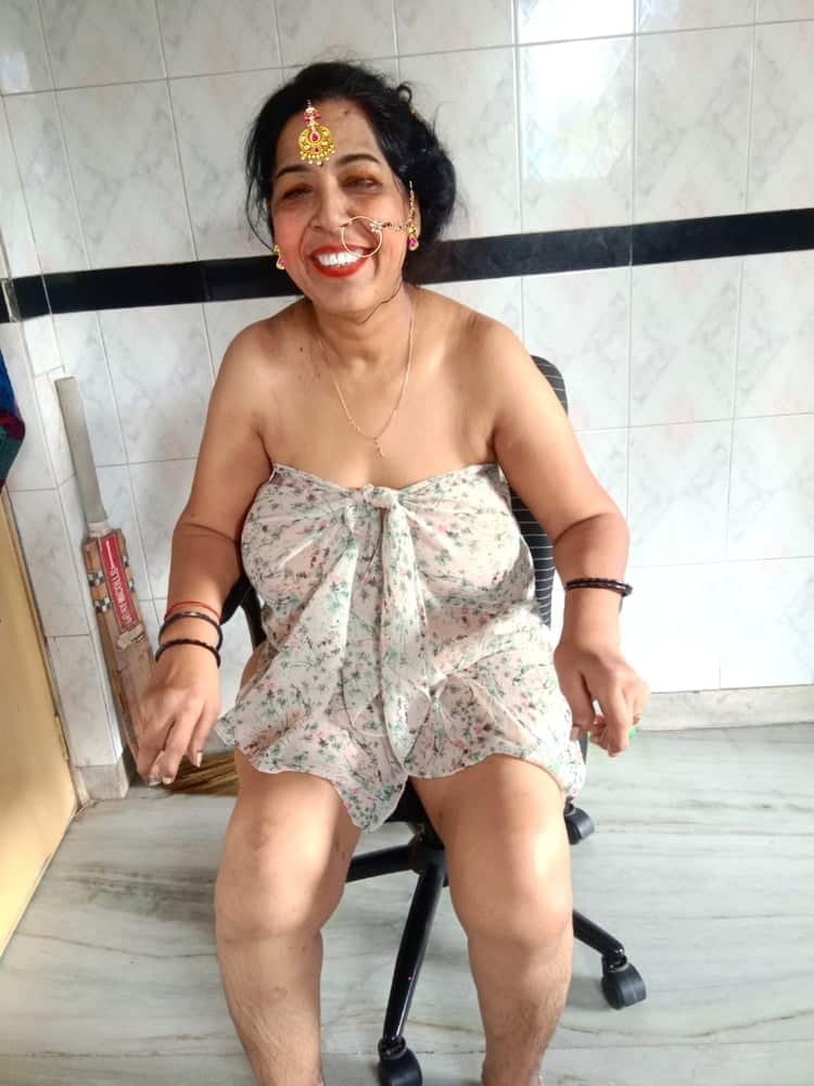 Mature Indian aunty nude pics gallery