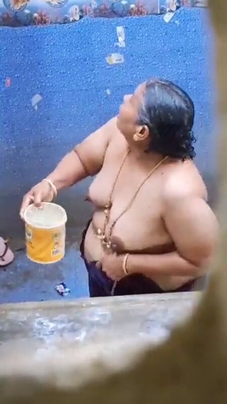 Neighbor aunty nude bathing photos