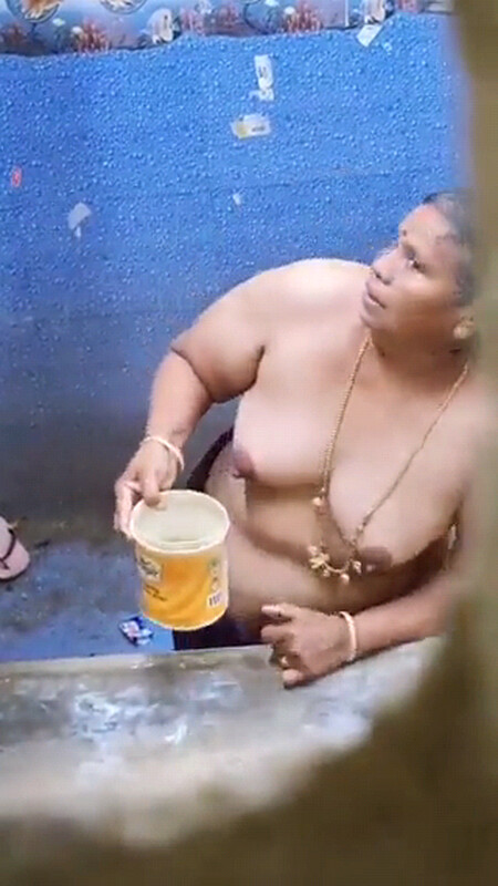 Neighbor aunty nude bathing photos