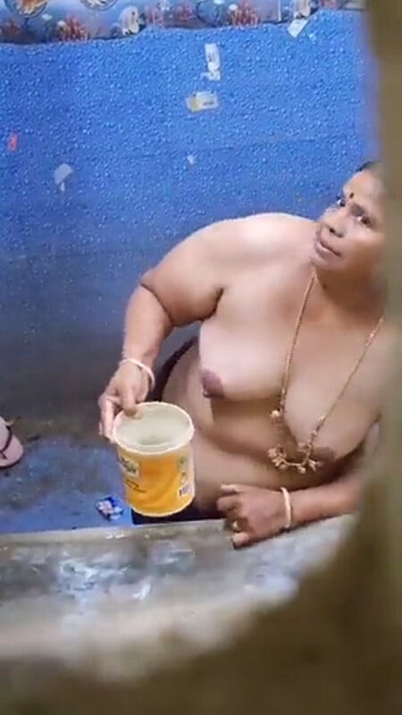 Neighbor aunty nude bathing photos