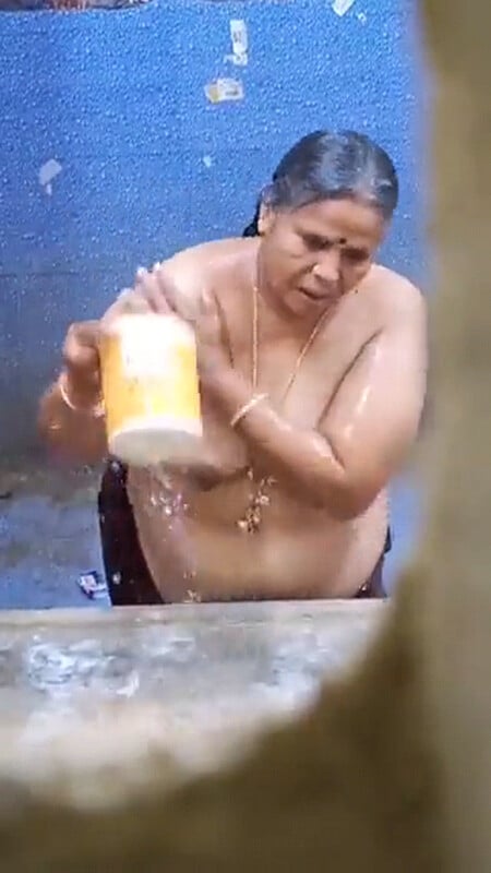 Neighbor aunty nude bathing photos