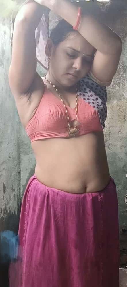 Dehati topless cute Bhabhi nude pics