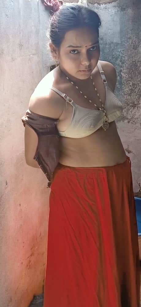 Dehati topless cute Bhabhi nude pics
