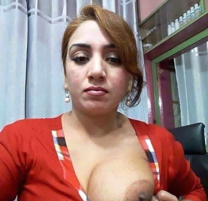 Desi Bhabhi big boobs show