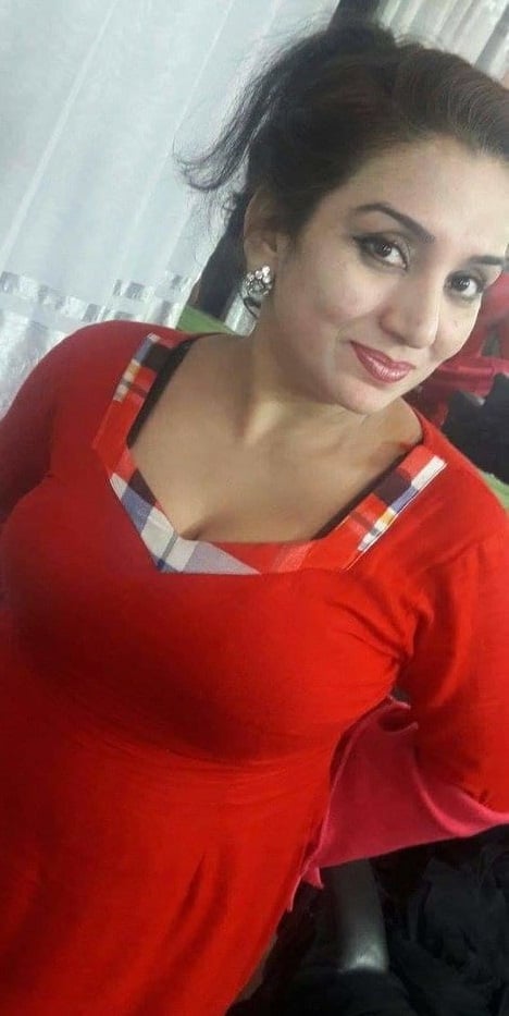 Desi Bhabhi big boobs show
