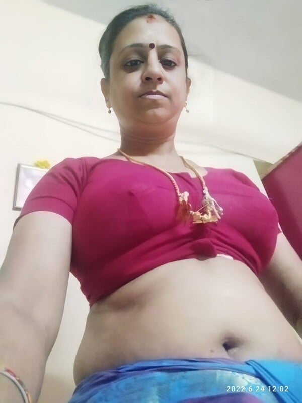Mallu aunty cheating on her husband nude photos