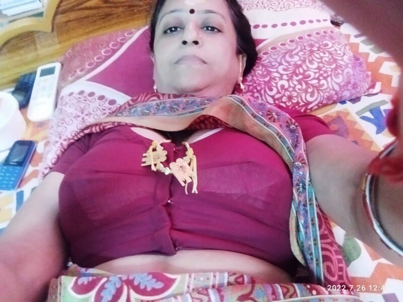 Mallu aunty cheating on her husband nude photos