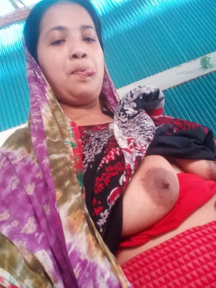 Muslim Bhabhi nude pics for the first time