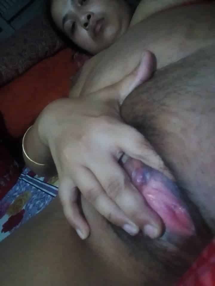 Muslim Bhabhi nude pics for the first time