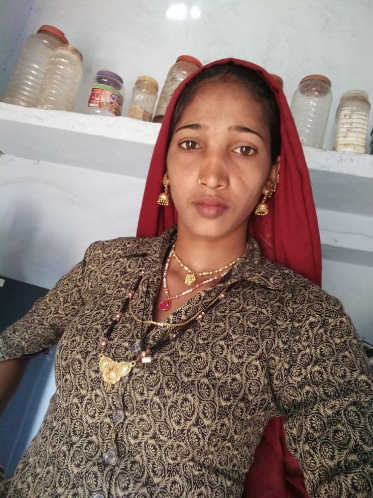 Village Bhabhi nude pics waiting for cum tribute