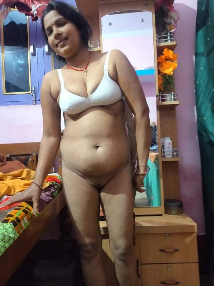Desi Bhabhi sexy pics leaked online