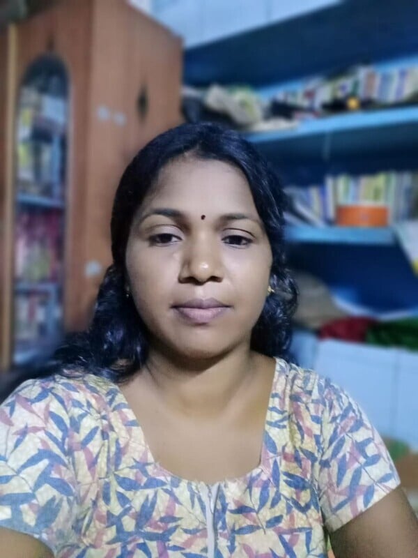 Cute Indian bhabhi showing naked boobs photos