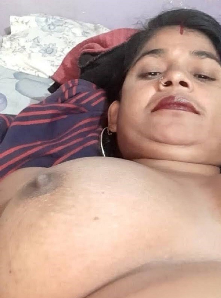 Sexy Bhabhi nude pics for your masturbation pleasure