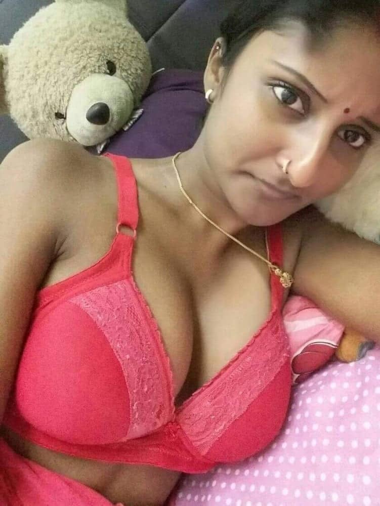 Indian Bhabhi nude selfie photos