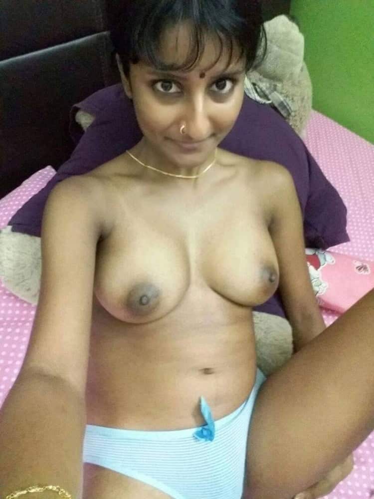 Indian Bhabhi nude selfie photos