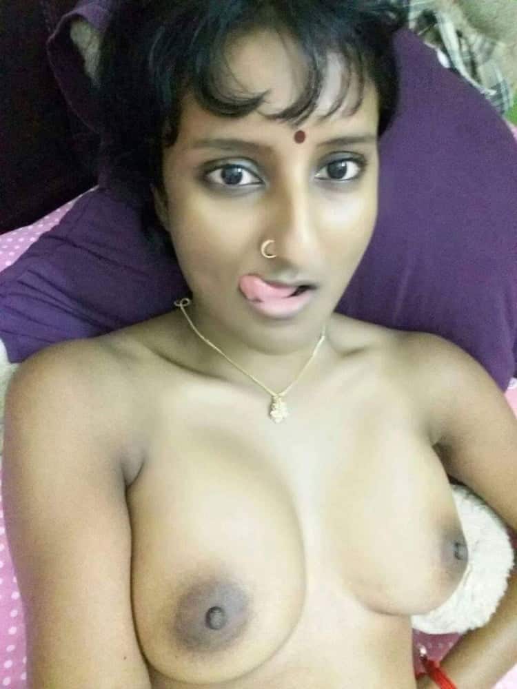 Indian Bhabhi nude selfie photos