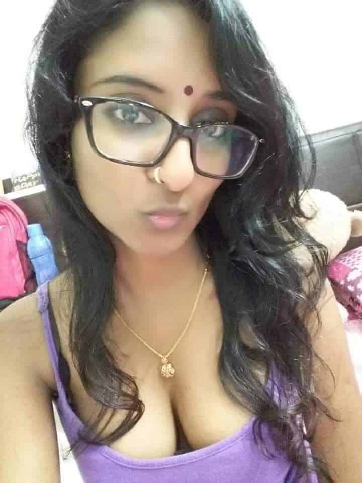 Indian Bhabhi nude selfie photos