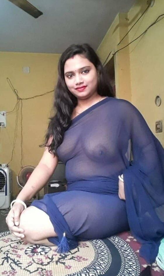 Newly married bhabhi seducing photos in transparent saree