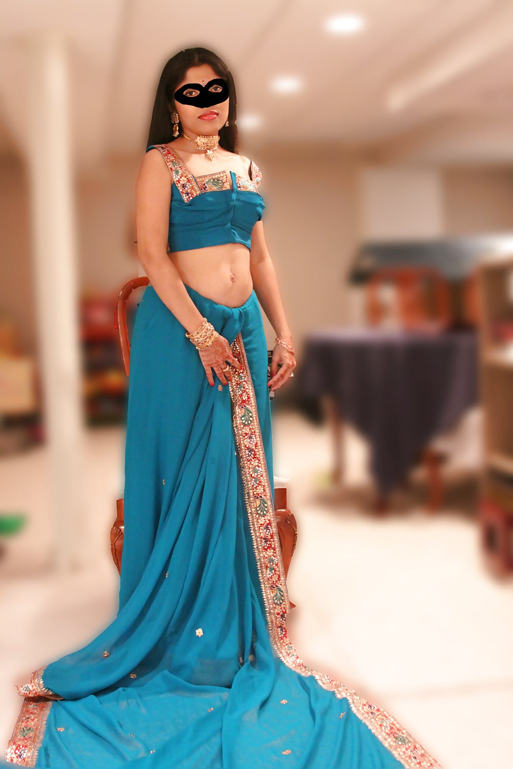 Indian Bhabhi saree striptease pics