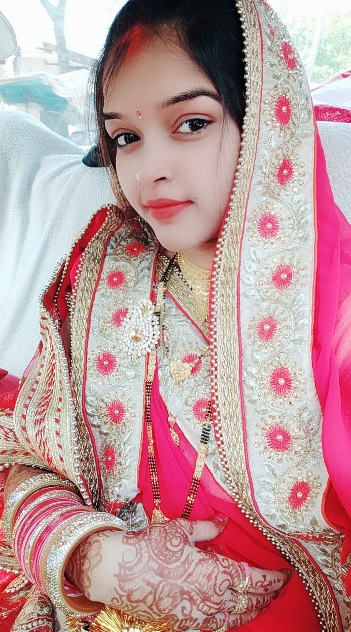 Newly married bhabhi sex photo going viral in Indian porn sites