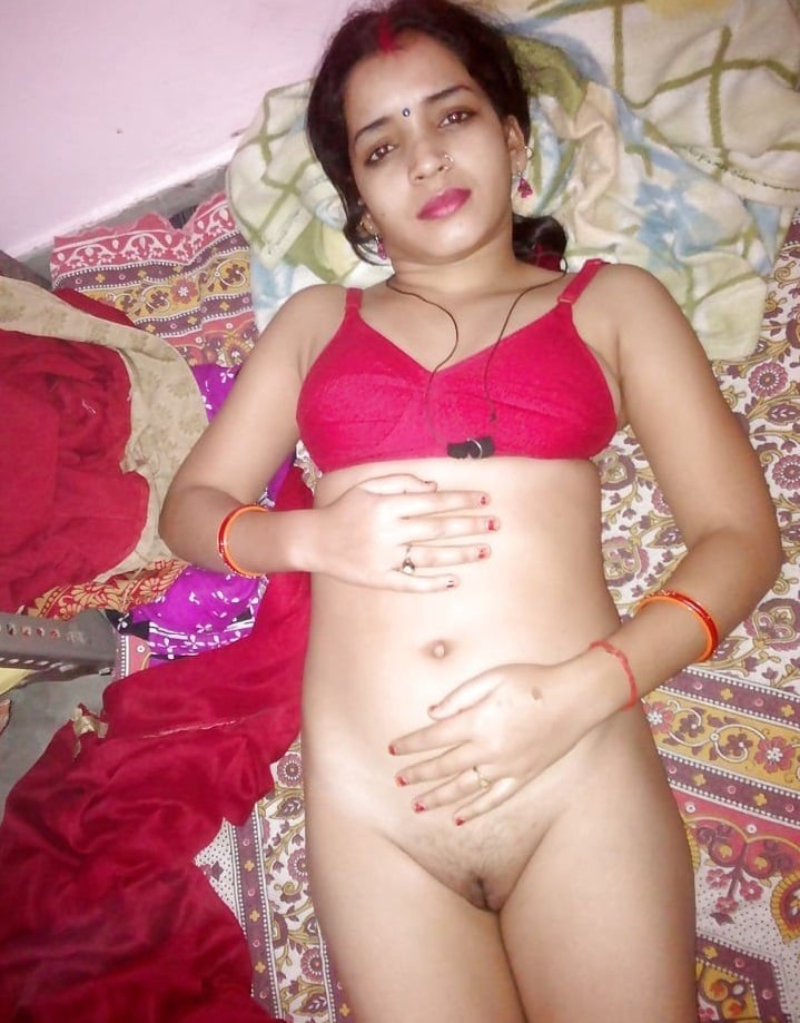 Young Indian Bhabhi nude pics