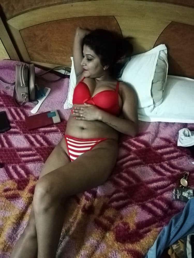 Sexy Desi Bhabhi hot Desi nude photos