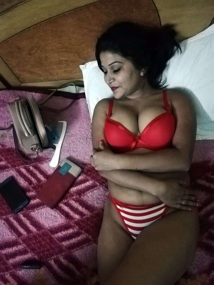 Sexy Desi Bhabhi hot Desi nude photos