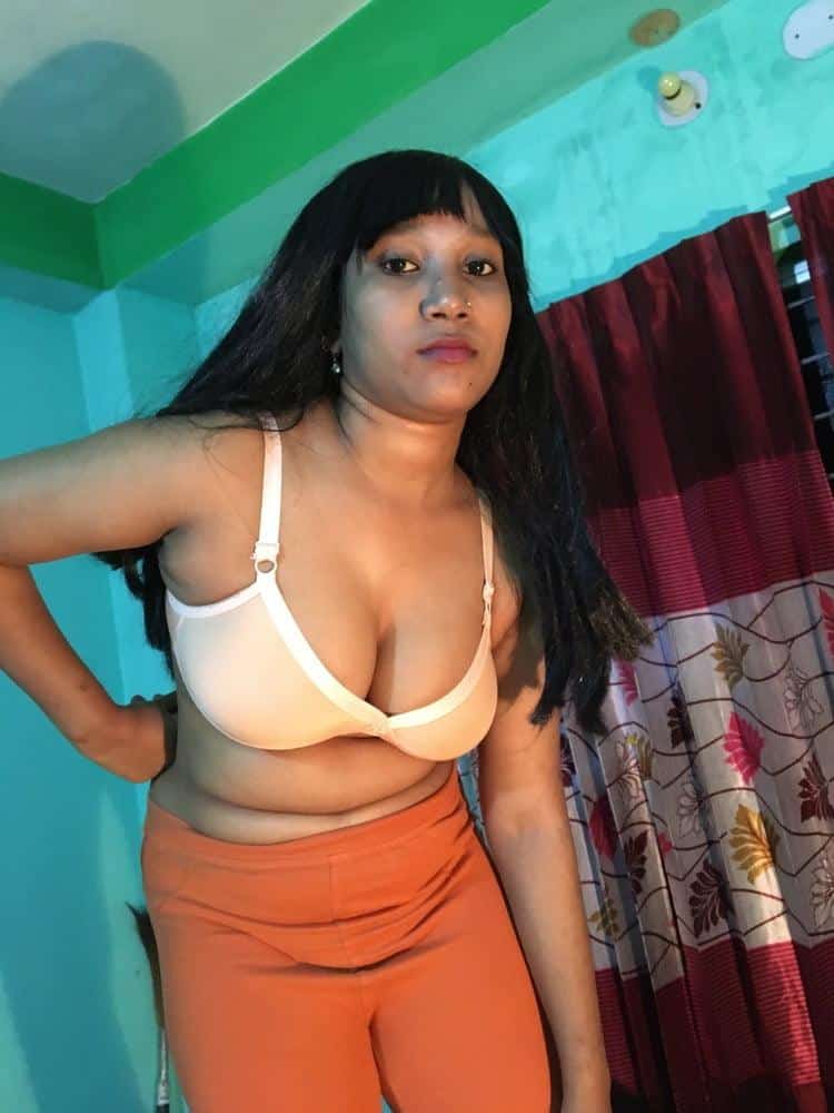 Sexy chubby Bhabhi pics in HD format