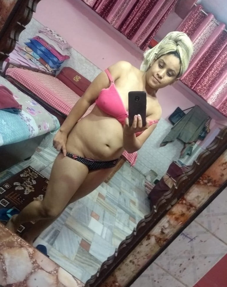 Indian Bhabhi showing tits