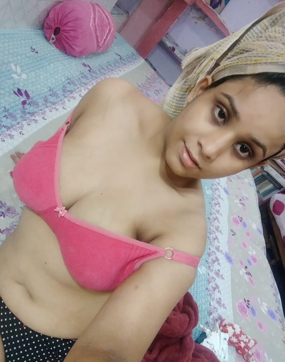 Indian Bhabhi showing tits