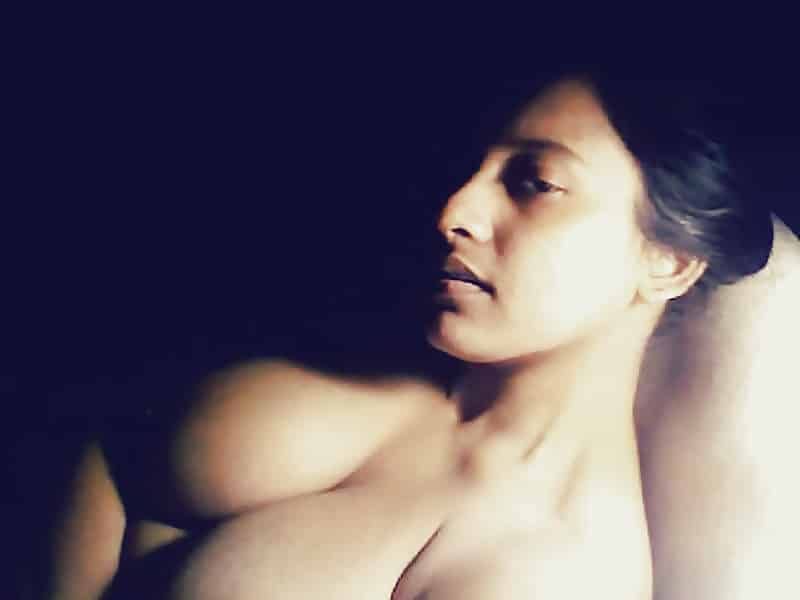 Sexy Indian bhabhi sex photos of Damini stripping naked