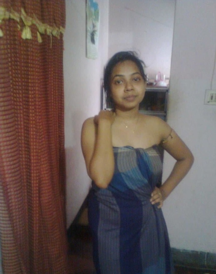 Nude Desi Bhabhi bedroom pics