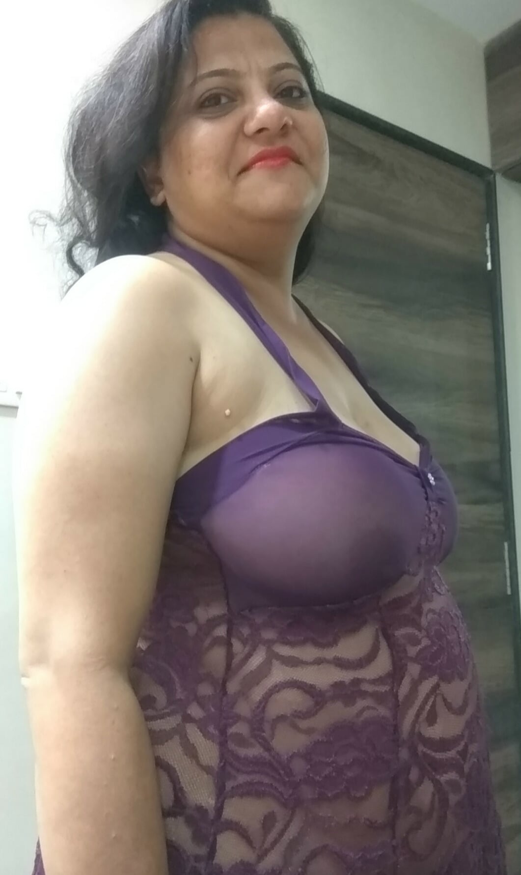 Big ass Indian MILF nude pics