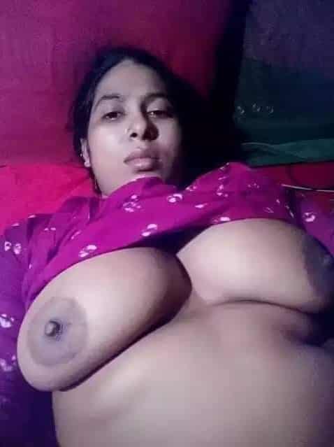 Big boobs Bangla Bhabhi nude photos