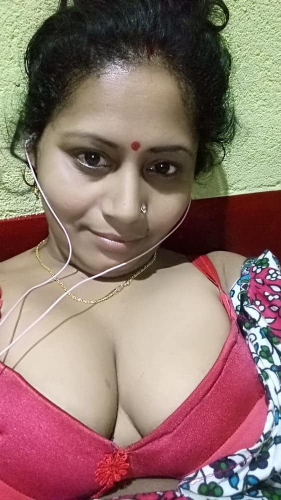 Sexy south Indian Bhabhi nude pics