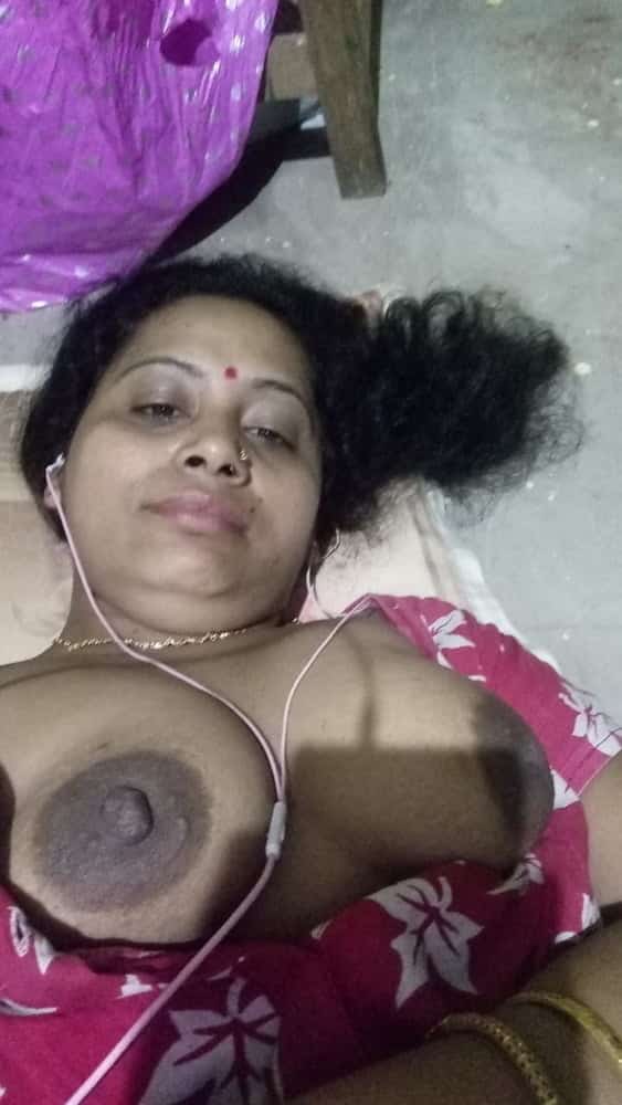 Sexy south Indian Bhabhi nude pics