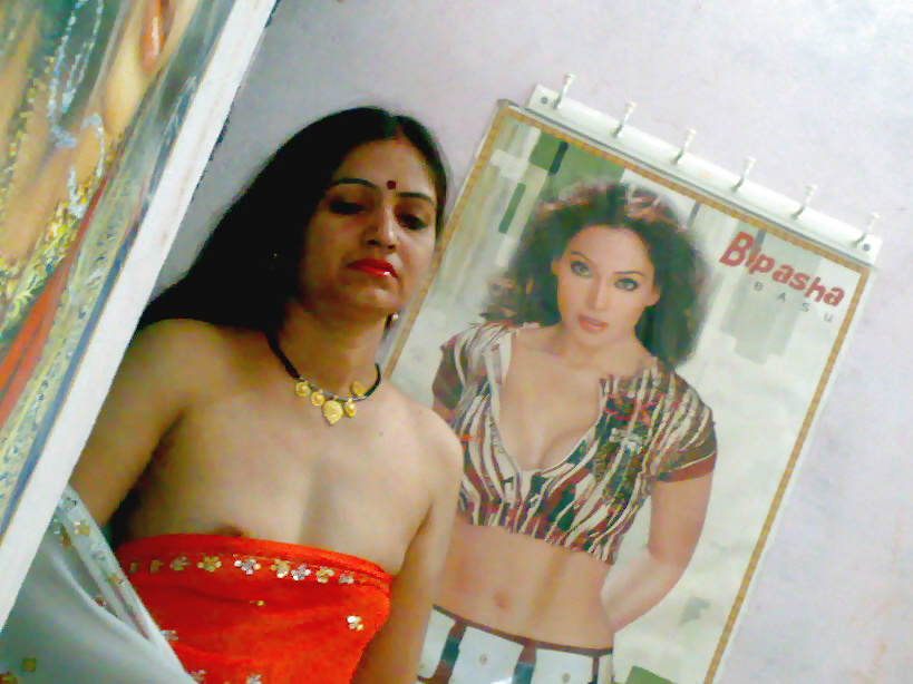 Punjabi Bhabhi boobs show