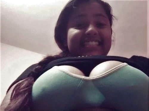 Big boobs Tamil girl exposing her boobs on cam