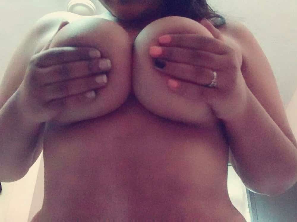 Big boobs Tamil girl exposing her boobs on cam
