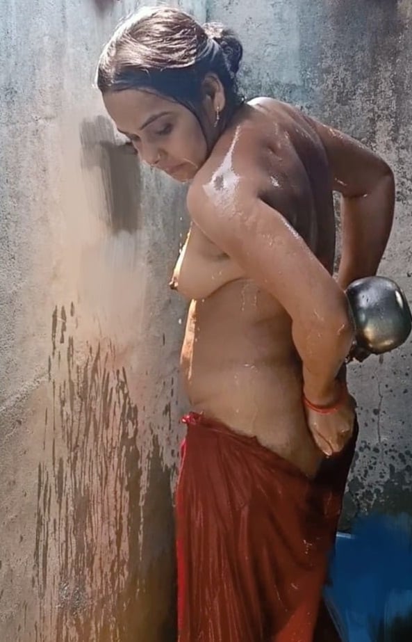 Village Bhabhi nude bath pics