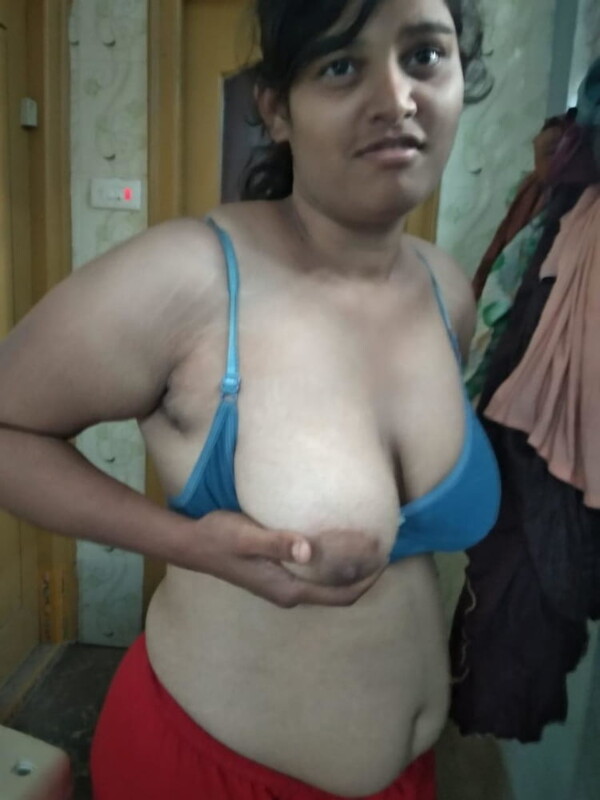 Telugu hot bhabhi saree striptease boob show pics